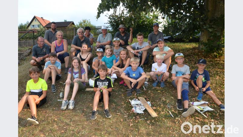 Das Abenteuer-Kindercamp der Krieger- und Soldatenkameradschaft Böhmischbruck ist heuer auch eine hervorragende Lehrstunde. Vorsitzender Michael Reil und seine Frau Manuela (hinten, links) haben die Veranstaltung mustergültig mit ihrem Team vorbereitet. dob
