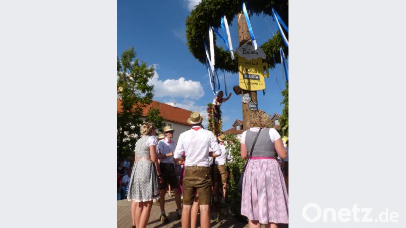 Oberkirwamoidl Nina auf ihrer waghalsigen Kletterpartie. fm
