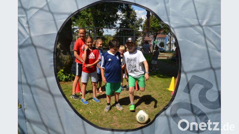 Vor dem Rathaus laden die Fußballer der Spielvereinigung wieder zum beliebten Altstadtfest ein. dob