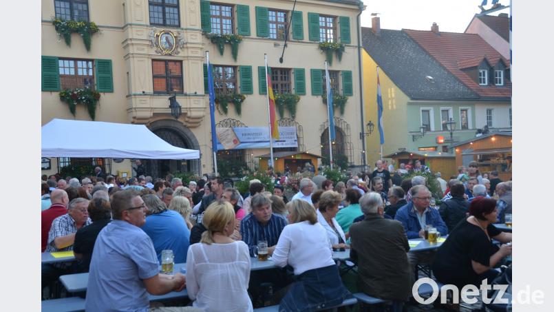 Vor dem Rathaus laden die Fußballer der Spielvereinigung wieder zum beliebten Altstadtfest ein. dob