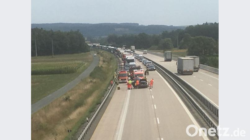 Unfall auf der Autobahn 93 bei Pirk. Norbert Helgath