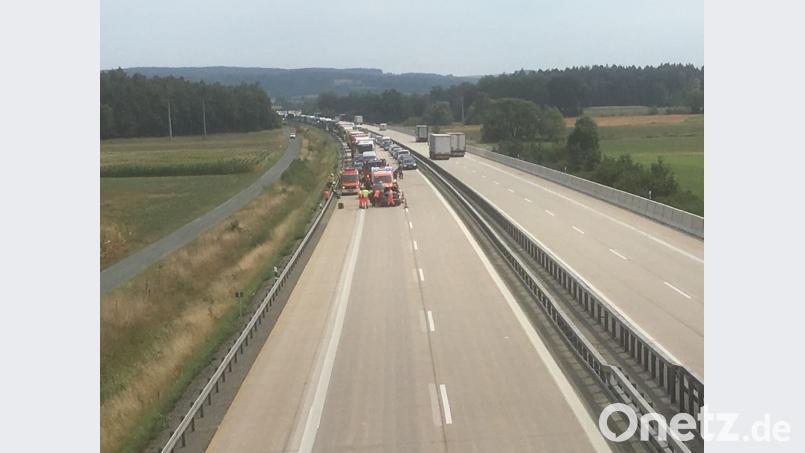 Der Verkehr musste einspurig an der Unfallstelle vorbeigeleitet werden. Norbert Helgath