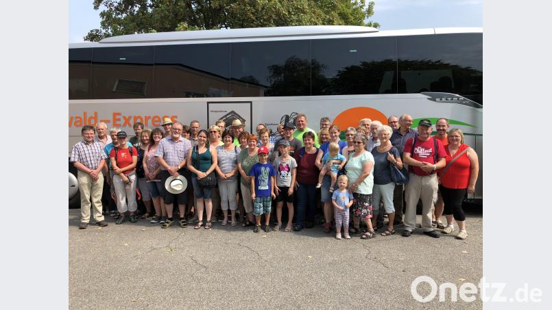 Ein interessanter Ausflug führte den Imkerverein in den Bayerischen Wald zur Berufsimkerin Heike Aumüller. njn