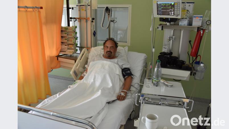 Roland Wellenhöfer im Krankenhaus in Weiden. Es geht ihm gut, nicht nur den Umständen entsprechend. Würth, Wolfgang