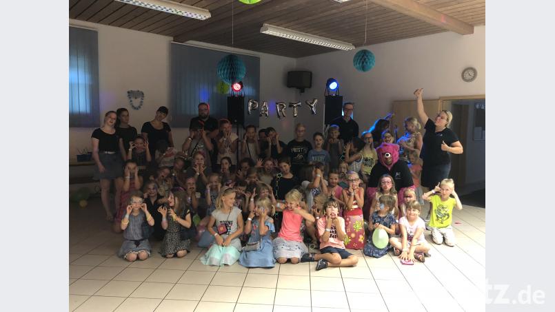 Bei der Kinderdisco des JU-Ortverbands hatten kleine Leute großen Spaß. exb