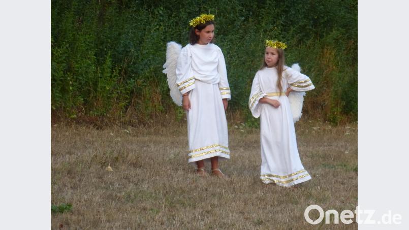Unterwegs begegneten den Teilnehmern immer wieder Figuren aus Märchen und Erzählungen. mad