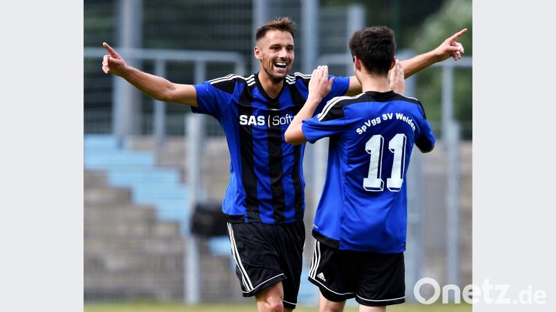 „Keine Sorge Jungs, ich bin wieder dabei.“ Die SpVgg SV Weiden hofft im Heimspiel gegen Waldkirchen auf die Treffsicherheit von Benjamin Werner (links, mit Moritz Zeitler), der bei der ersten Saisonpleite in Passau noch gefehlt hatte. Büttner, Gerhard