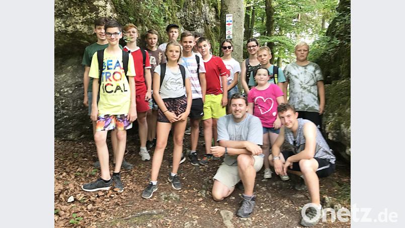 Sommerrodelbahn, Felsenbad, Spiele und Grillen: Drei erlebnisreiche Tage verbrachten Ministranten der Pfarrei in der Nähe von Pottenstein. ü