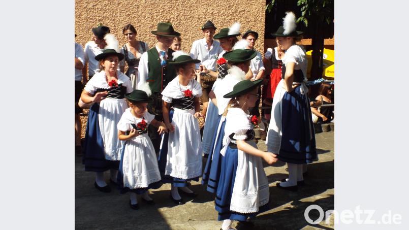 Tanz des Trachler Nachwuchses e