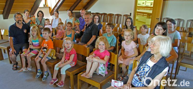 Bei brütender Hitze ins Kasperltheater: Kinder und Erwachsene bereuen am Montag den Abstecher ins Rathaus nicht. nm