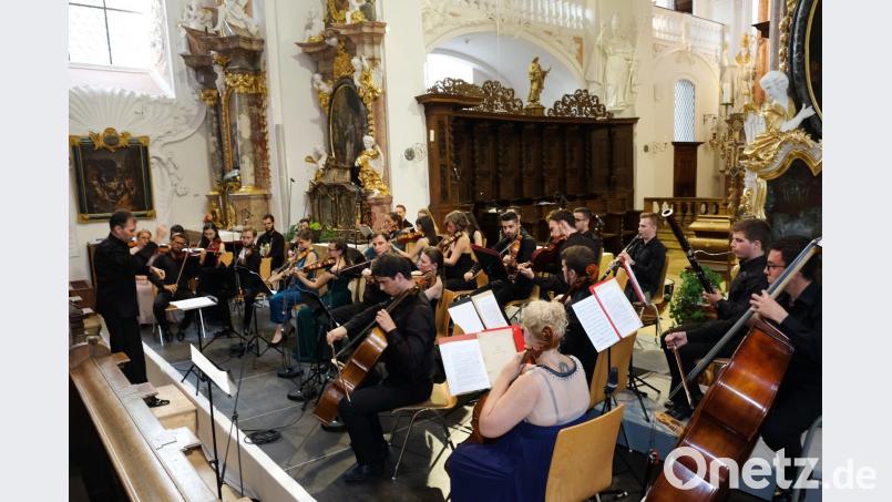 Die Sprache der Musik tragen angehende Profimusiker aufs Land. Das Festival junger Künstler Bayreuth macht es möglich. Am Mittwochabend gastiert in Speinshart das Kammerorchester der Musikakademie „Gheorghe Dima“ aus Cluj-Napoca (Klausenburg). Es dirigiert Cristian Sandu. do