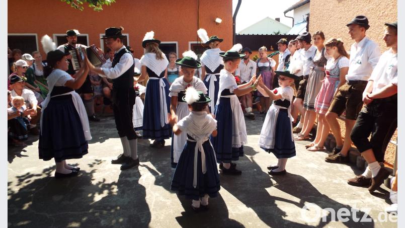 Der Tanz des Trachtler-Nachwuchses war nicht von schlechten Eltern. Da mussten sich hinterher die „Profis“ anstrengen. e