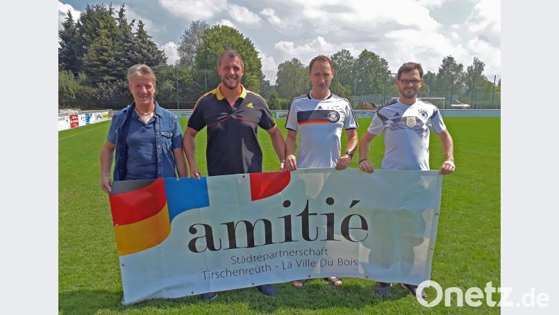 Freuen sich auf ein weltmeisterliches Spiel: Vinzenz Rahn, zweiter Vorsitzender des Deutsch-Französischen Freundschaftsvereins Amitié, Jugendbeauftragter Huberth Rosner, Thorsten Ziegler, ATSV-Jugendleiter und Marco Schwägerl, FC-Jugendleiter (von links). exb