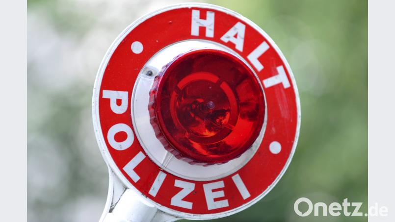 Bevor es zu Handgreiflichkeiten kommt, schlichtet die Polizei den Streit zwischen einem 52-jährigen Sulzbach-Rosenberger und zwei Jugendlichen. Frank Leonhardt, dpa