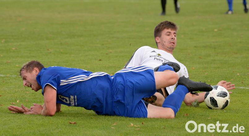 Stefan Trager (rechts) nimmt hier Martin Thaler (links) sauber den Ball ab. ref