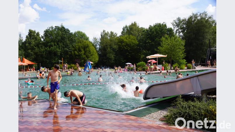 Das Naturerlebnisbad mit seinen vielseitigen Einrichtungen genießt große Anziehungskraft. Aufgrund der langen Hitzeperiode ist sogar ein neuer Besucherrekord in Reichweite. bkr