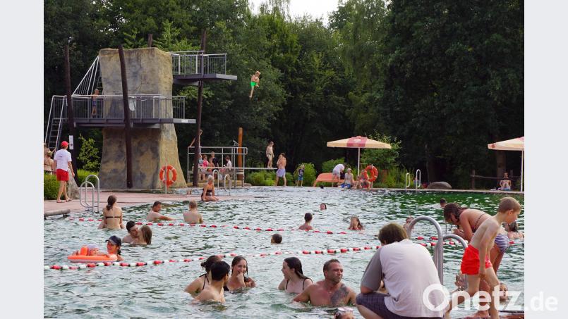 Das Naturerlebnisbad mit seinen vielseitigen Einrichtungen genießt große Anziehungskraft. Aufgrund der langen Hitzeperiode ist sogar ein neuer Besucherrekord in Reichweite. bkr