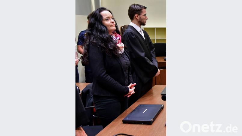 Beate Zschäpe mit ihrem Anwalt Mathias Grasel im Saal des Oberlandesgerichts München. Nach über fünf Jahren und mehr als 430 Prozesstagen wurden im NSU-Prozess am 11. Juli die Urteile gesprochen. Die als Nationalsozialistischer Untergrund (NSU) bezeichnete Terrorgruppe hatte zwischen den Jahren 2000 und 2007 zehn Menschen ermordet. Peter Kneffel/dpa