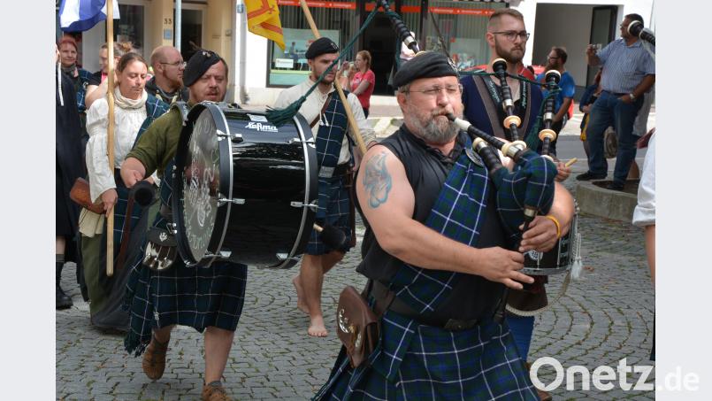 Schottenrock und Dudelsack. jr