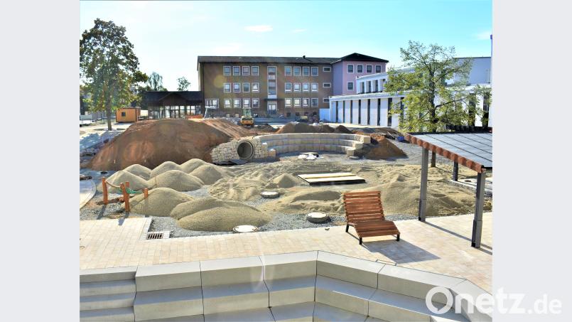 Die Grund- und Mittelschule bekommt einen neuen Pausenhof. rgr