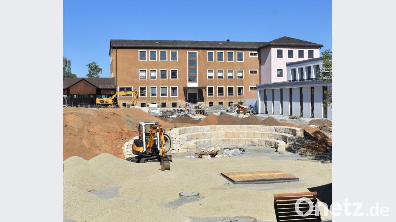 Der neue Pausenhof der Grund- und Mittelschule nimmt Formen an. rgr