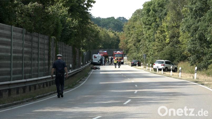 Lieferwagen gerät in Gegenverkehr: Fahrlehrer auf Motorrad wird tödlich verletzt Auer, Alexander