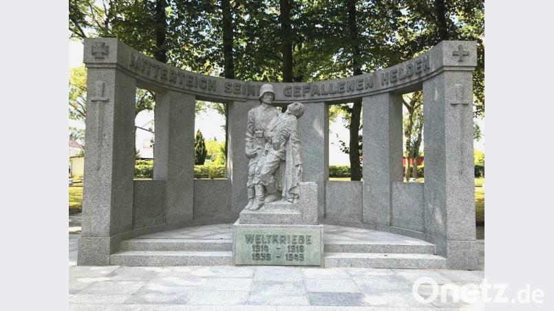 85 Jahre ist das Kriegerdenkmal an der Waldsassener Straße alt. Auf Initiative der KSRK Mitterteich wurde es auf Vordermann gebracht. exb