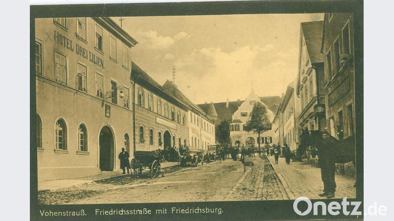 An der „Schöfer“-Kreuzung am Ende der Friedrichstraße steht heute eine Friedenslinde. Früher war es die Schlosslinde. Repro: dob