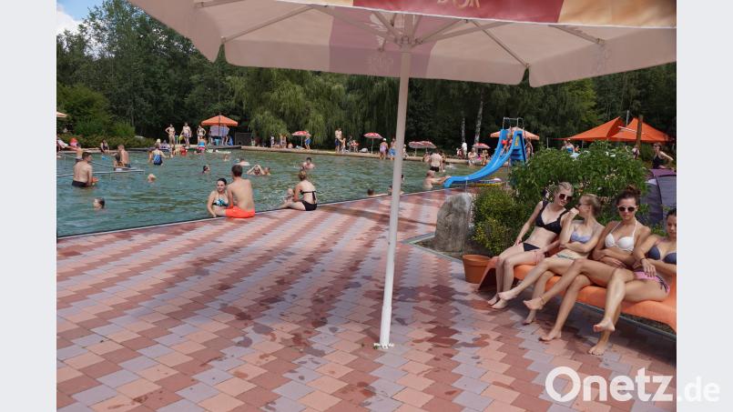 Das Naturerlebnisbad mit seinen vielseitigen Einrichtungen genießt große Anziehungskraft. Aufgrund der langen Hitzeperiode ist sogar ein neuer Besucherrekord in Reichweite. bkr