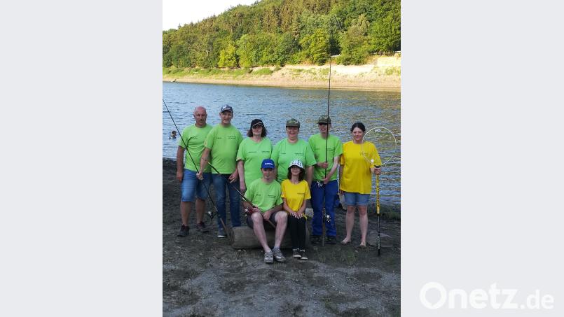 Die Anglerfreunde der Wohngemeinschaft am Edersee. exb