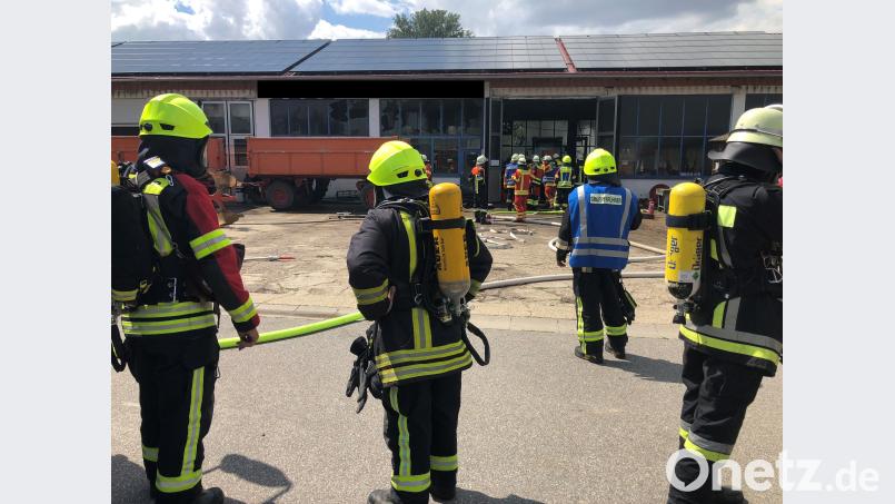 Feuerwehrleute bei einem Brand in Eltheim (Kreis Regensburg) Auer, Alexander
