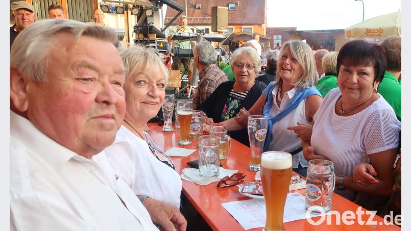 Gut war die Stimmung beim Sommerfest der Feuerwehr Wackersdorf. Hirsch