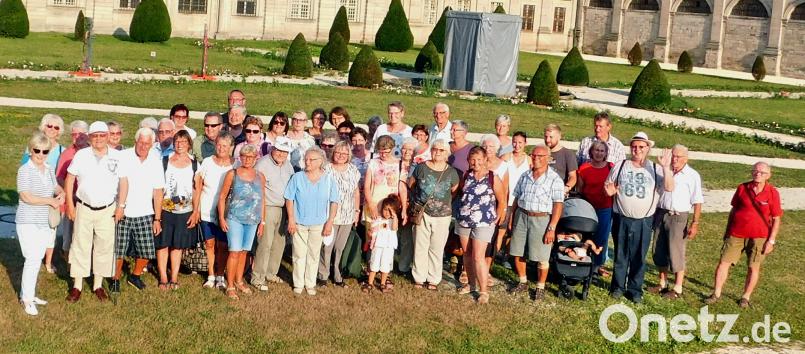 Erinnerungsbild vor der barocken Klosteranlage des früheren Zisterzienserordens. hai