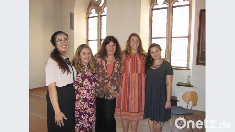 Opernsängerin Christa Mayer (Mitte) mit den SRIMF-Nachwuchstalenten Gabryella Carrelli, Kaytlin Millikin, Kamryn Wheeler und Ariel Michaelson (von links). Bild: aks