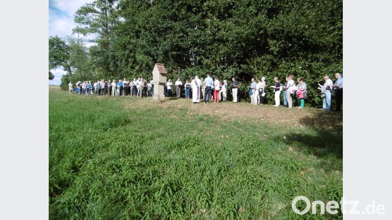 Zahlreiche Gläubige eröffneten das Bergfest mit dem Kreuzweg mma
