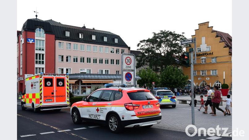BRK und Polizei hatten am Donnerstagabend einen Einsatz am Multifuktionsplatz in Amberg. Petra Hartl