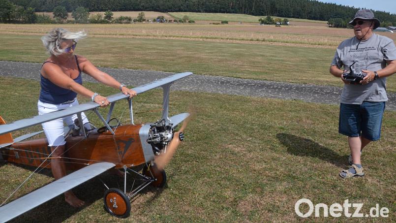 Bitte festhalten, damit er nicht wegfliegt. Kunz