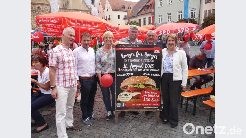 Freuten sich über das große Interesse an der Aktion "Burger für Bürger": Die Initiatoren. Kunz