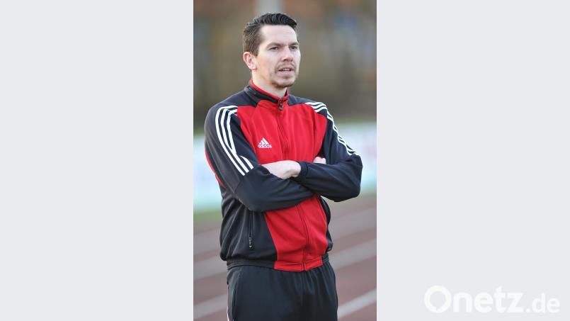 Peter Kämpf coacht seit 2014 den FC Weiden-Ost, zuvor stand er fünf Jahre lang beim SC Luhe-Wildenau an der Seitenlinie. exb