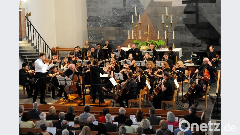 Stürmischen Applaus erhalten die Musiker beim SRIMF-Abschlusskonzert der Festival Akademie in der Christuskirche. Stephan Huber
