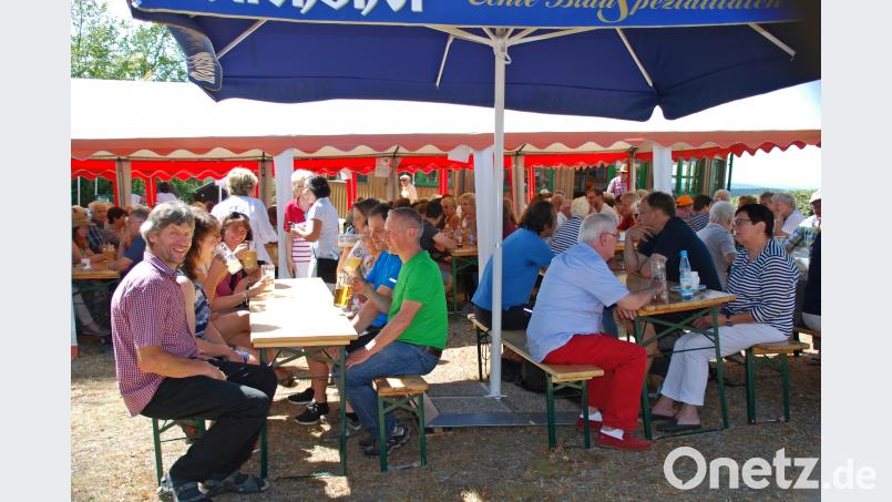 Die Besucher nutzten die Gelegenheit zum gemütlichen Beisammensein. enz