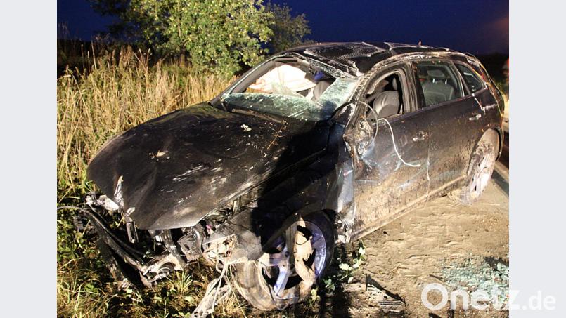 Der verunfallte Audi ist nur noch ein Blechhaufen. jma