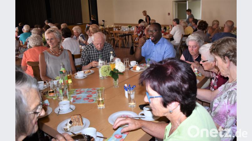 Das Seniorenteam des Katholischen Frauenbundes bewirtete die Gäste beim Grillnachmittag im Jugendheim. rgr