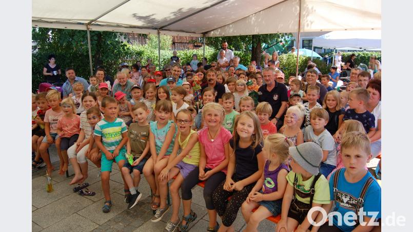 Bei Hermanns Kasperltheater sind nicht nur die zahlreichen Kinder voll bei der Sache, sondern bisweilen auch Eltern, Omas und Opas. grm