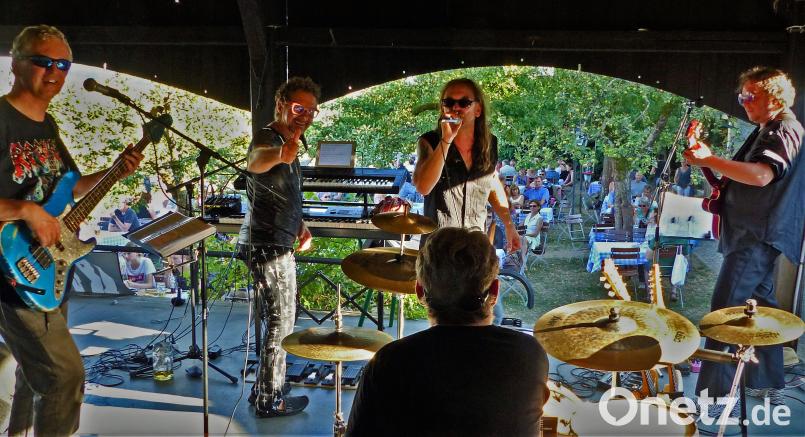 „Kubus M.“ konnte die Fans alter Rockmusik aus den 60er und 70er Jahren begeistern. Bild: Völkl