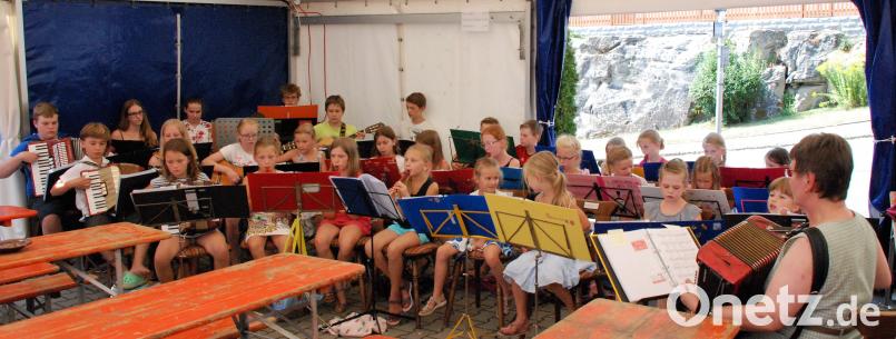 Die Musikkinder sorgen für die passenden Töne. sche