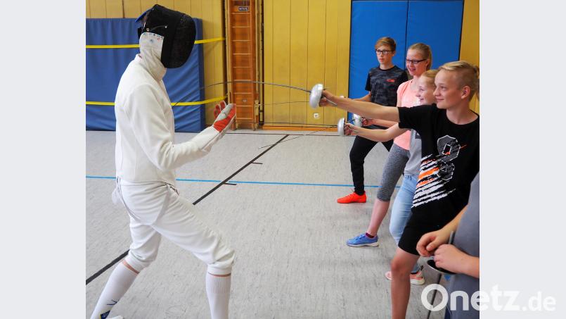 Beim Schnupperfechten können die 17Schüler diese anspruchsvolle und zugleich faszinierende Sportart einmal hautnah kennenlernen. jpl