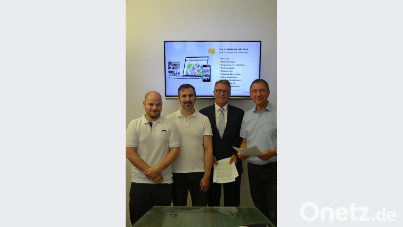 Für die Online-Strategie der Stadt Tirschenreuth verantwortlich: Kundenberater Simon Adam, C3-Geschäftsführer Thomas Franz, Bürgermeister Franz Stahl und Pressesprecher Mirko Streich (von links). szl