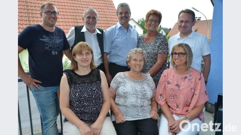 Erika Sier hat kein leichtes Leben hinter sich. Trotzdem hat sie alle Herausforderungen beherzt angenommen. Jetzt feierte sie ihren 80. Geburtstag und viele Gratulanten standen bei ihr an. dob