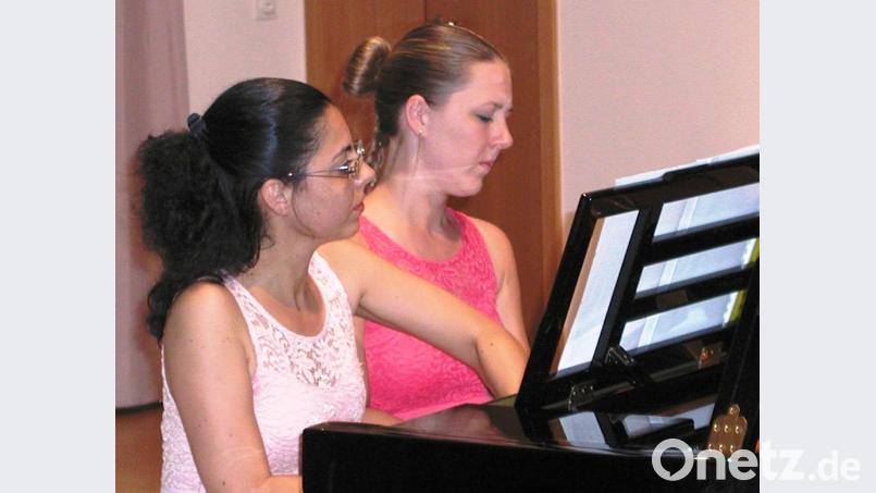 Mit absoluter Perfektion, mit musikalischer Brillanz und Leichtigkeit stoßen Noemi und Enikö Görög auf begeisterte Zuhörer. ld